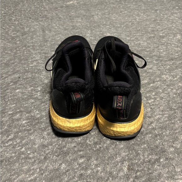 Adidas UltraBoost DNA Tokyo - Picture 3 of 10